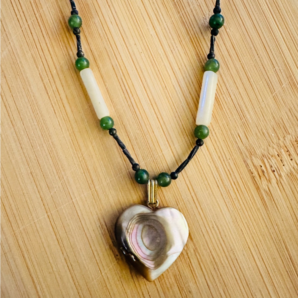 Mother Of Pearl Abalone Heart Pendant Necklace 18” Vintage White Green Beads